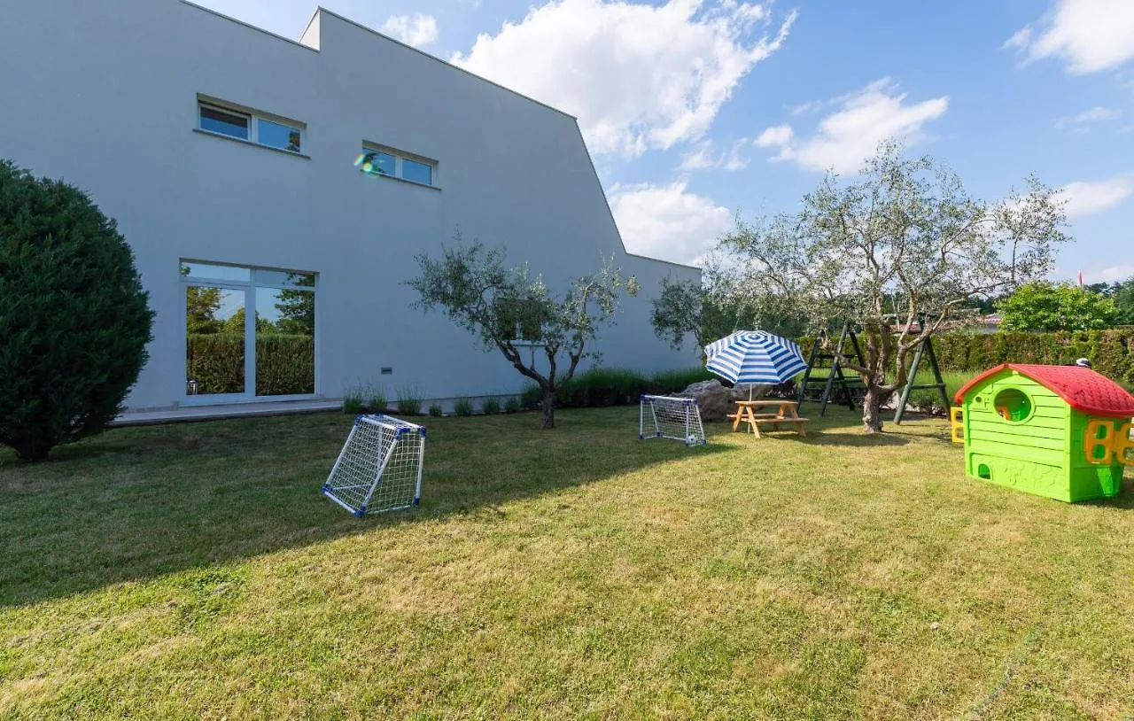 Luxury Villa Kate With Pool In Zminj