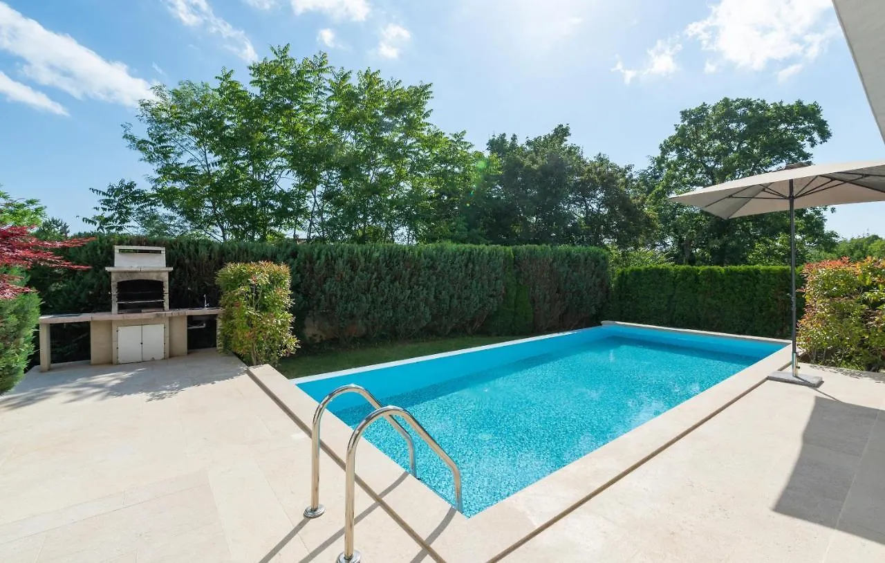 Luxury Villa Kate With Pool In Žminj